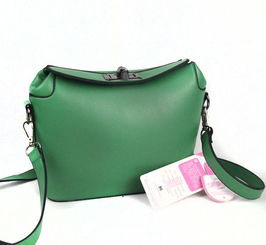 2012韓版女包新款可愛復(fù)古醫(yī)生包糖果色斜挎女包價(jià)格 廠家 圖片